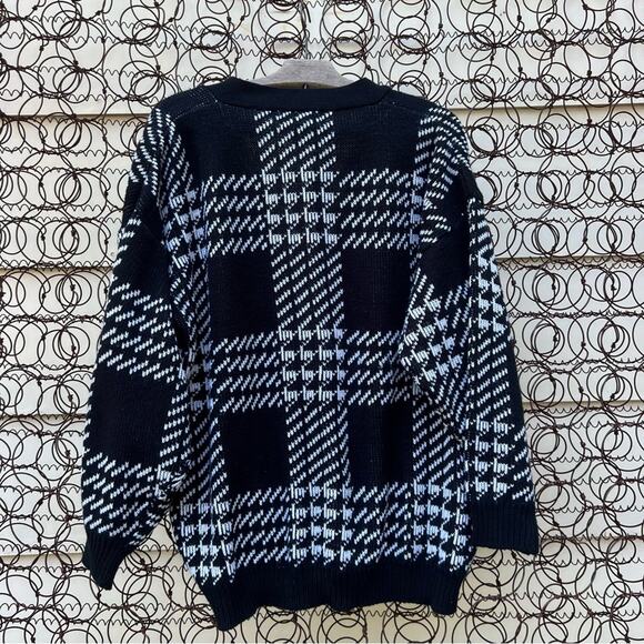 Vintage 80s black white houndstooth big plaid checkerboard knit cardigan sweater - Picture 3 of 5